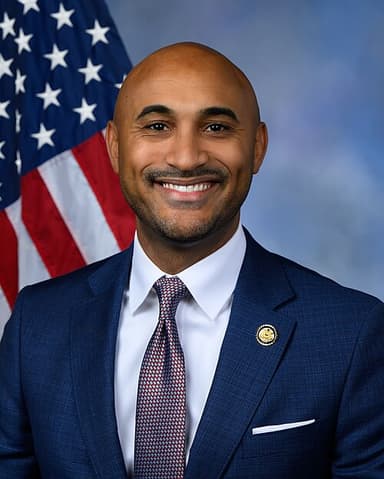 Official photo of Figures, Shomari